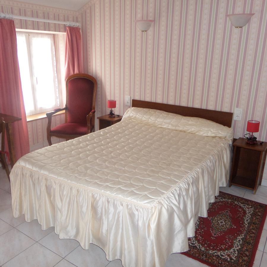 Hotel La Renaissance à Saint-Cirgues-en-Montagne Extérieur photo