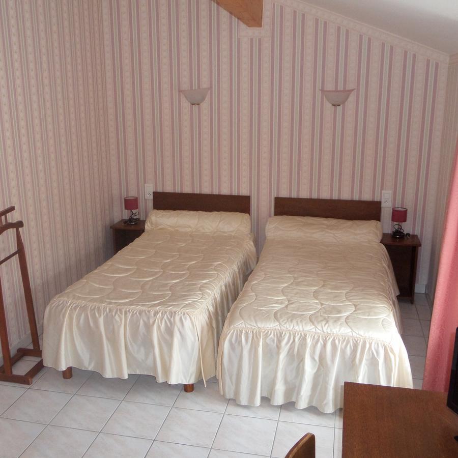 Hotel La Renaissance à Saint-Cirgues-en-Montagne Extérieur photo