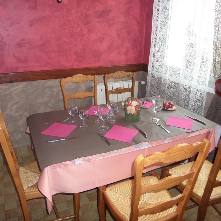 Hotel La Renaissance à Saint-Cirgues-en-Montagne Extérieur photo