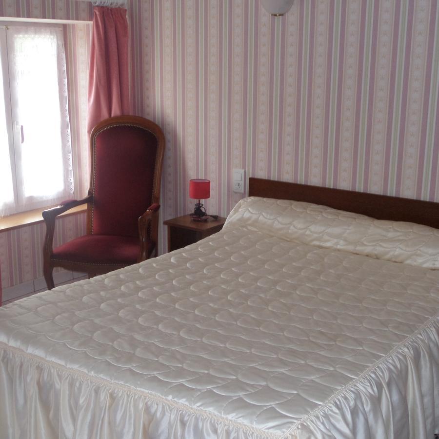 Hotel La Renaissance à Saint-Cirgues-en-Montagne Extérieur photo